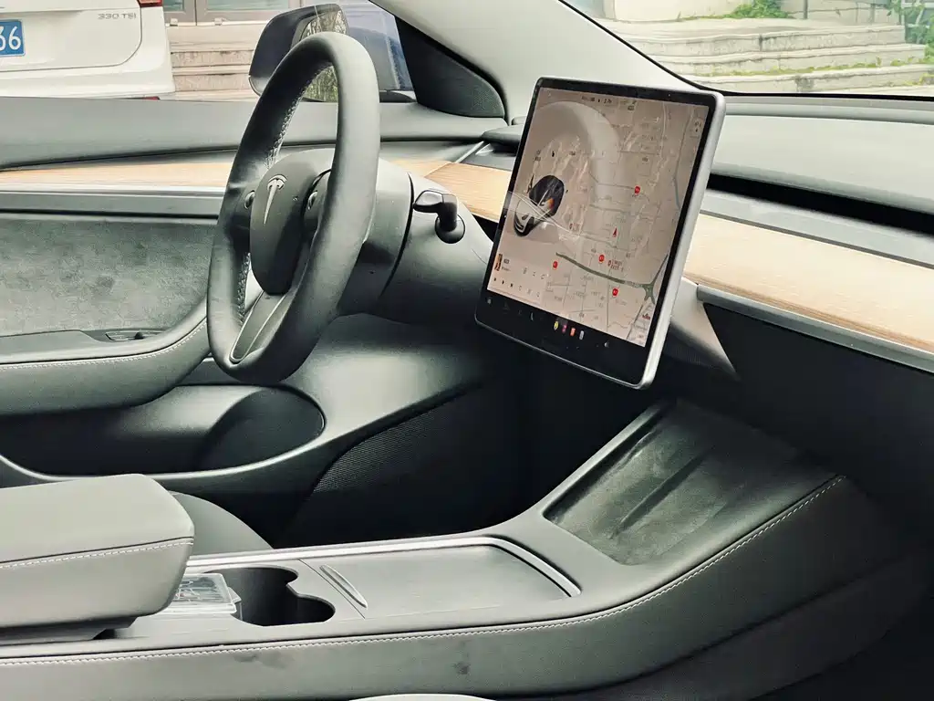 Tesla Model 3 — миниатюра 9