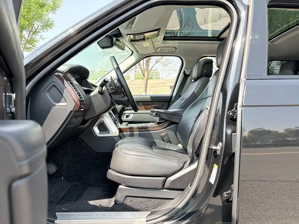 Land Rover Range Rover — миниатюра 5