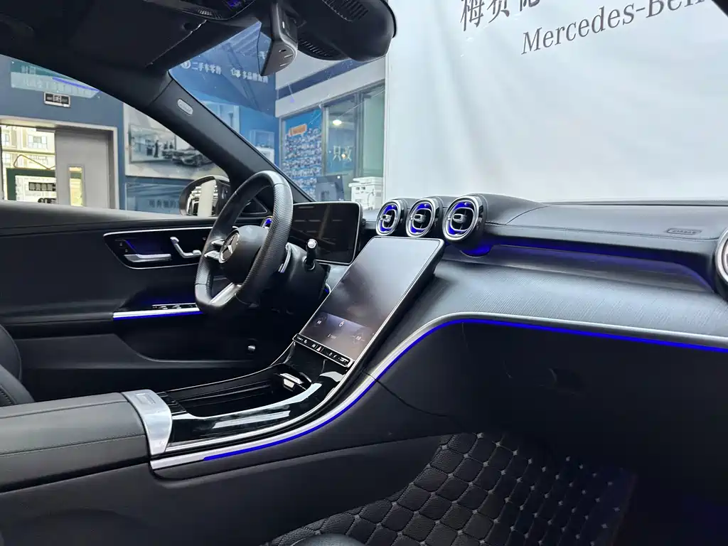 Mercedes-Benz C-Class — миниатюра 12
