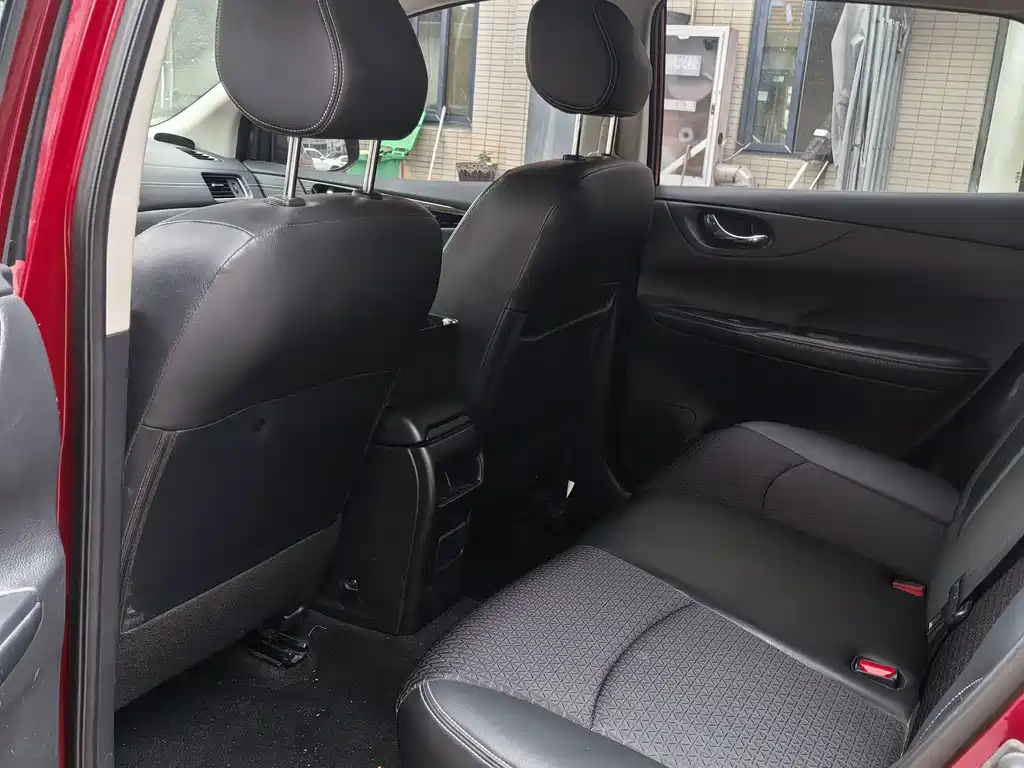 Nissan Tiida — миниатюра 6
