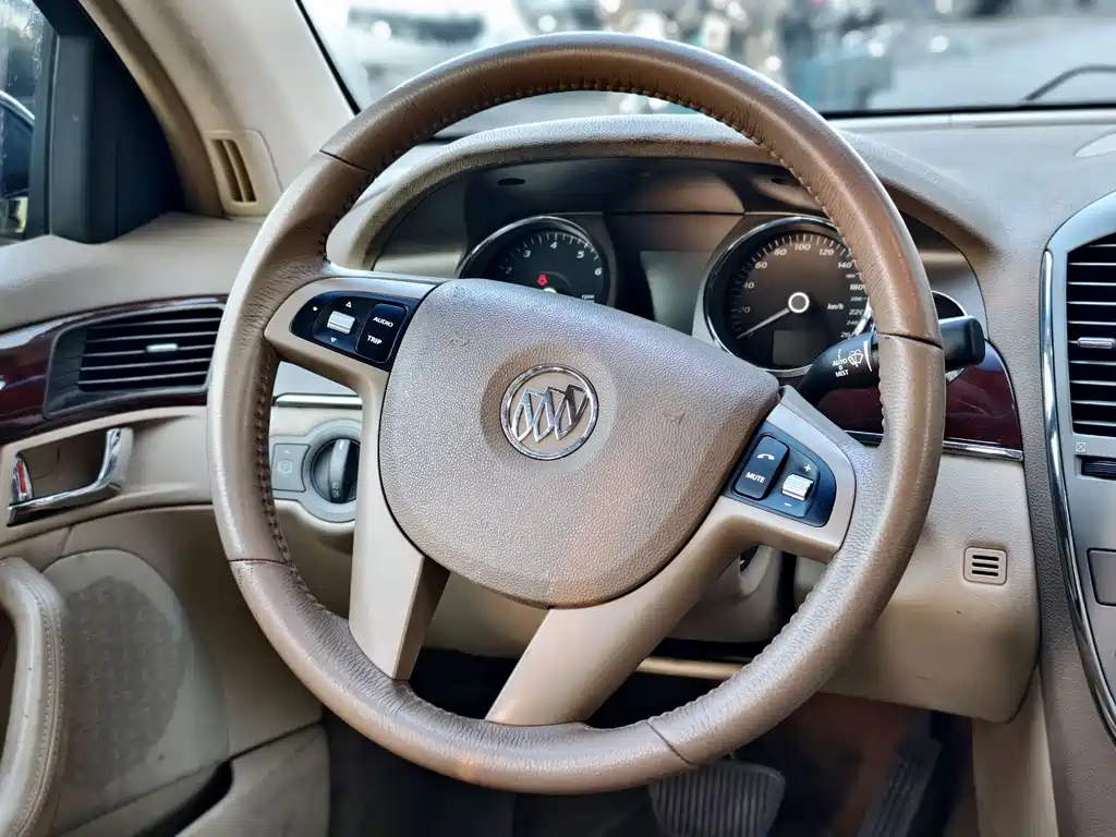 Buick Park Avenue — миниатюра 13