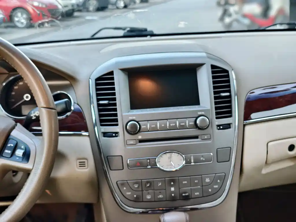 Buick Park Avenue — миниатюра 11
