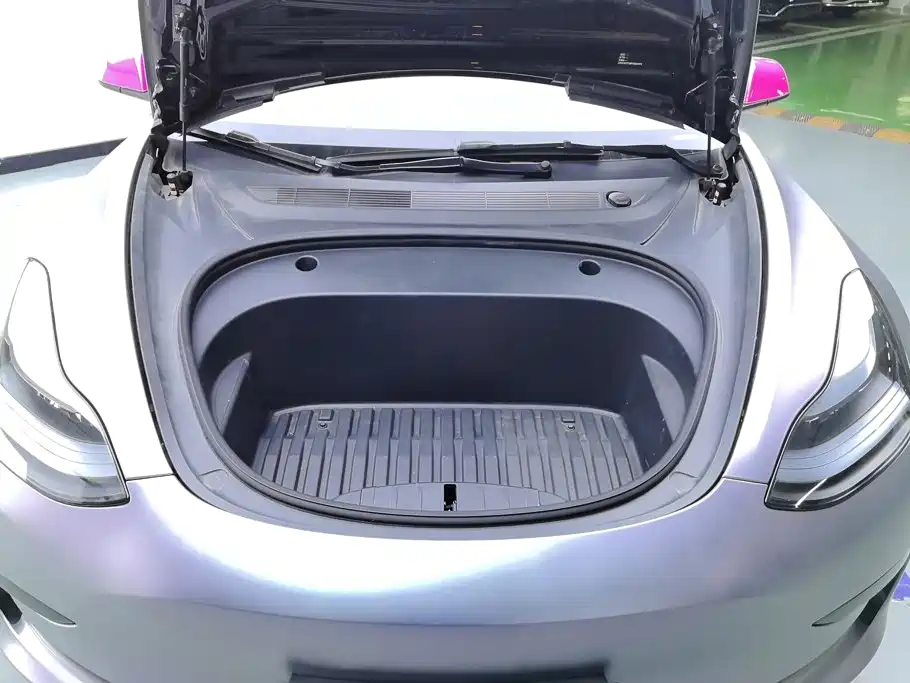 Tesla Model 3 — миниатюра 10