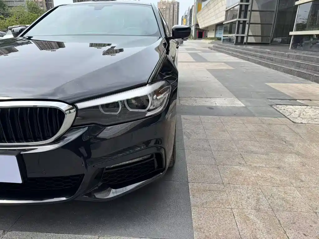 BMW 5 Series — миниатюра 12
