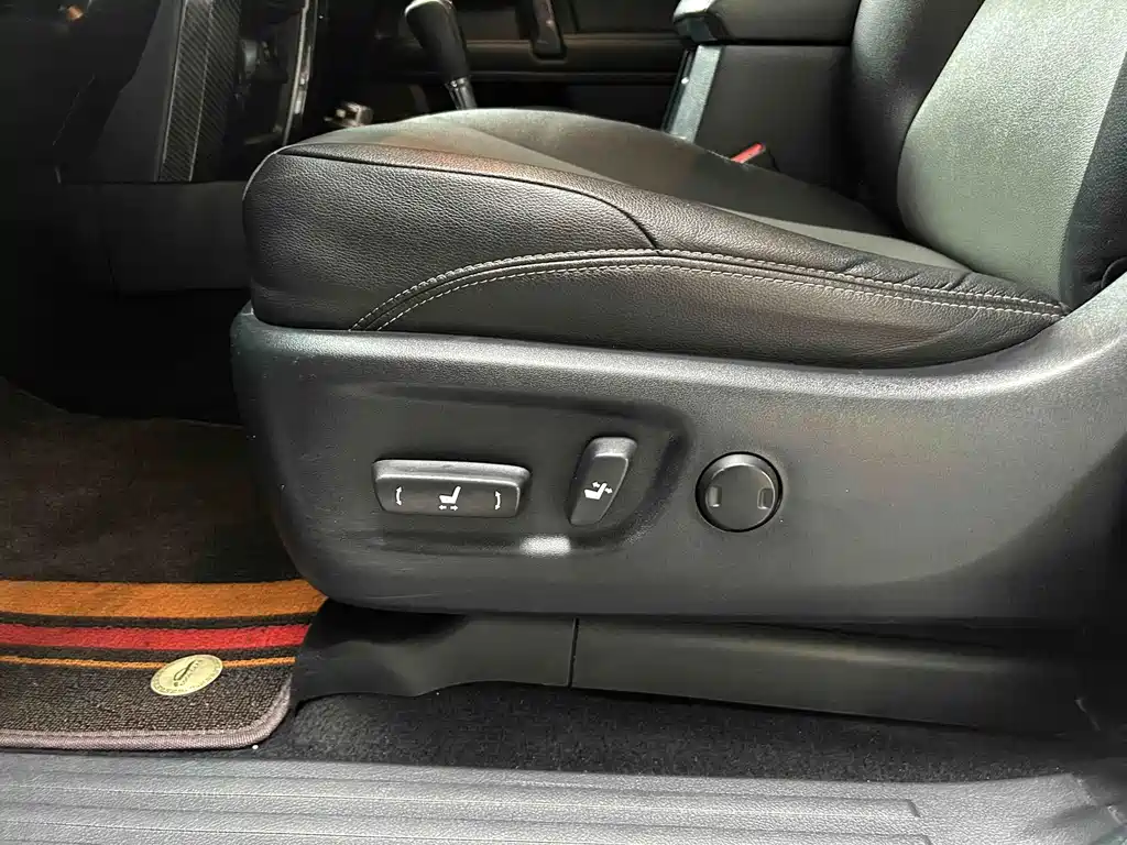 Toyota 4Runner — миниатюра 11