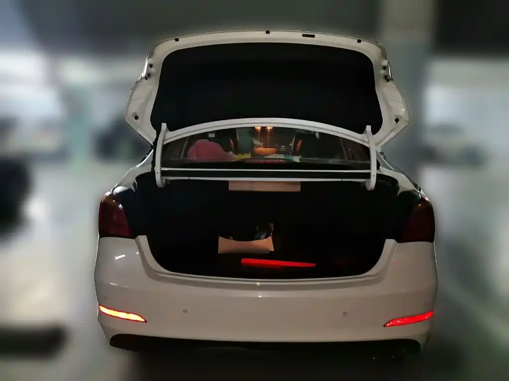 Hyundai Mistra — миниатюра 10