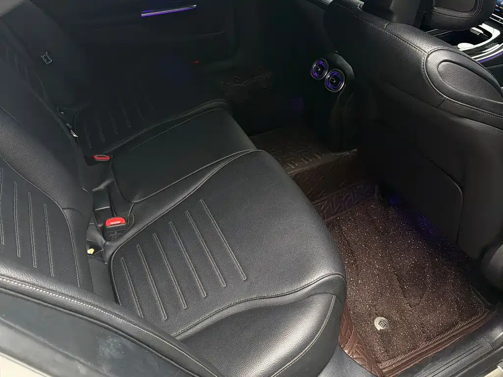 Mercedes-Benz C-Class — миниатюра 10