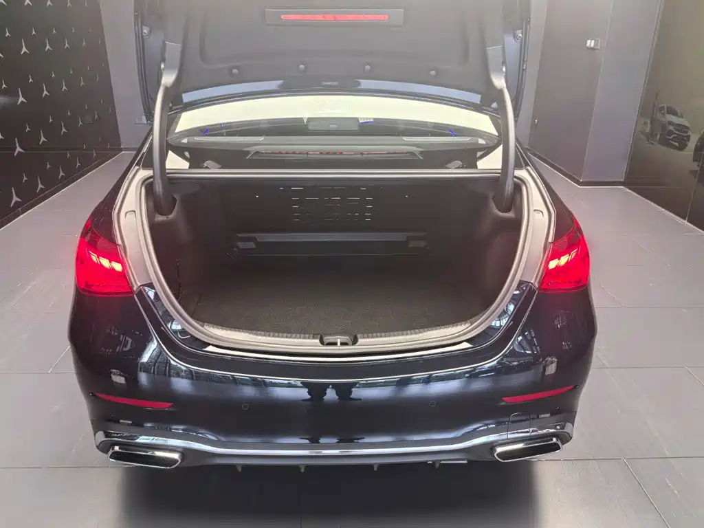 Mercedes-Benz C-Class — миниатюра 16