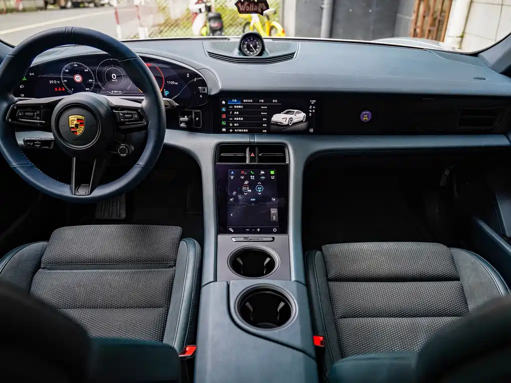 Porsche Taycan — миниатюра 17
