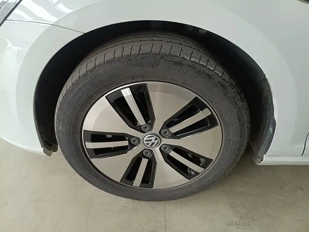 Volkswagen Golf EV — миниатюра 23