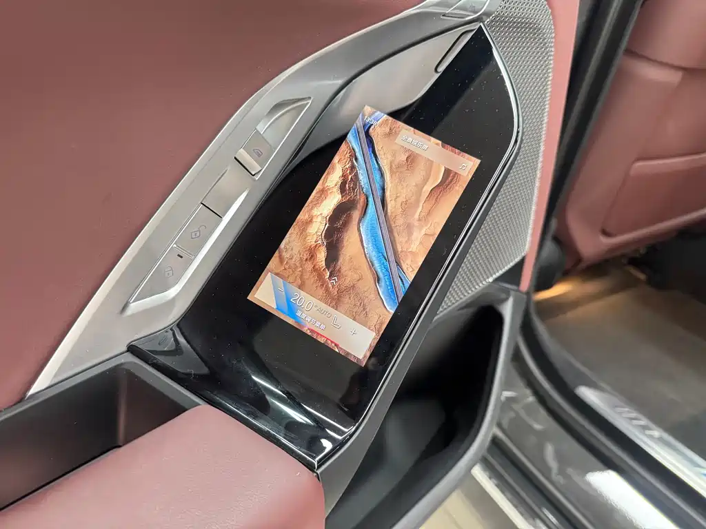 BMW i7 — миниатюра 10