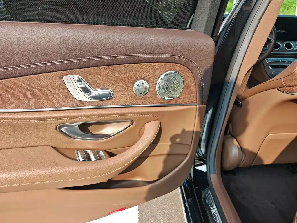Mercedes-Benz E-Class — миниатюра 21