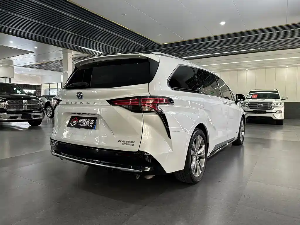Toyota Sienna — миниатюра 9