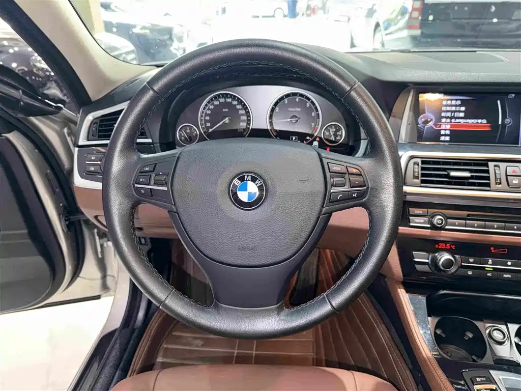 BMW 5 Series — миниатюра 14