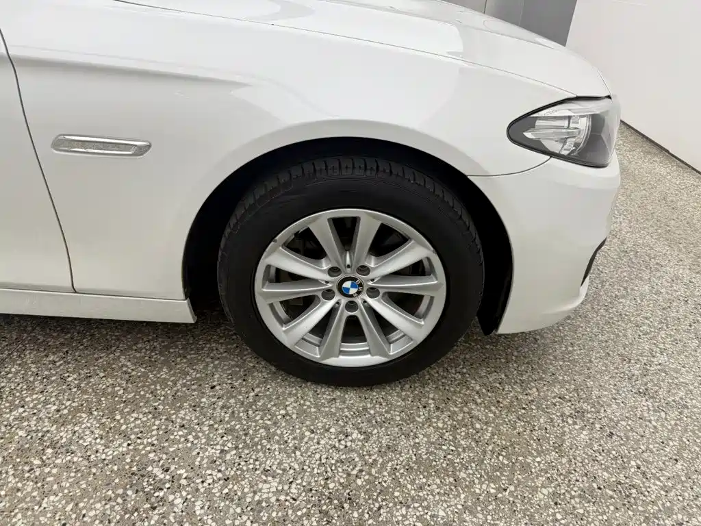 BMW 5 Series — миниатюра 15