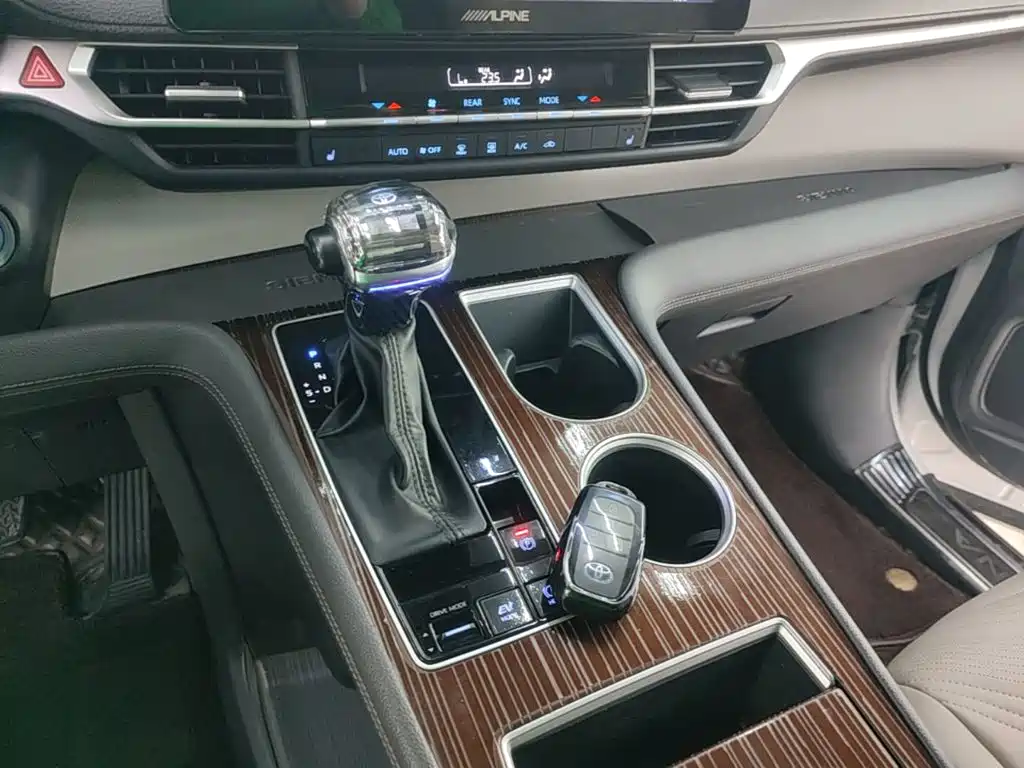 Toyota Sienna — миниатюра 14