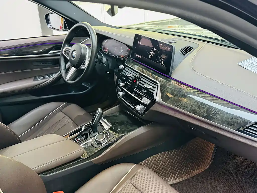 BMW 5 Series — миниатюра 12