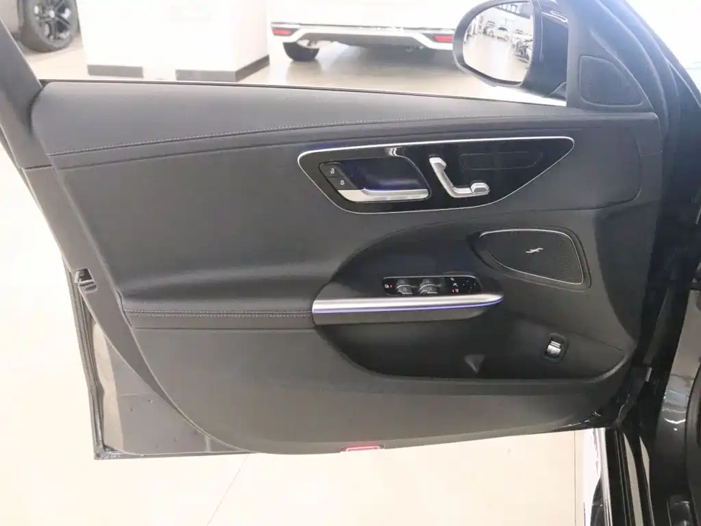 Mercedes-Benz C-Class — миниатюра 14