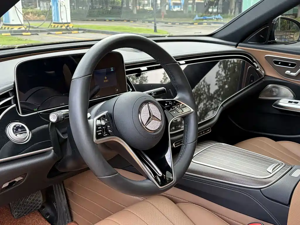 Mercedes-Benz E-Class — миниатюра 12
