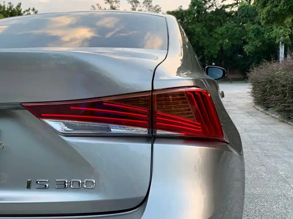 Lexus IS — миниатюра 12