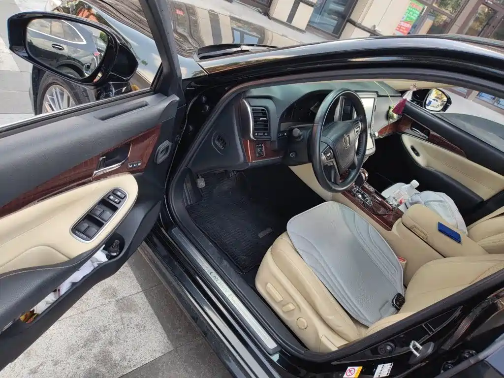 Toyota Crown — миниатюра 14