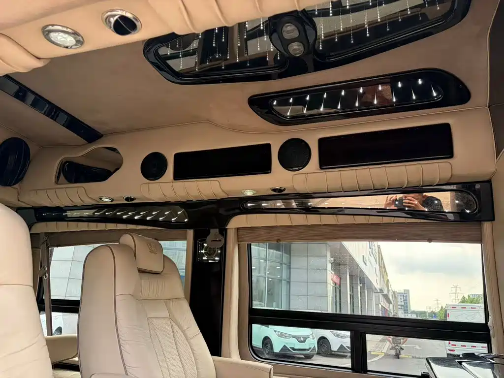 GMC Savana — миниатюра 10