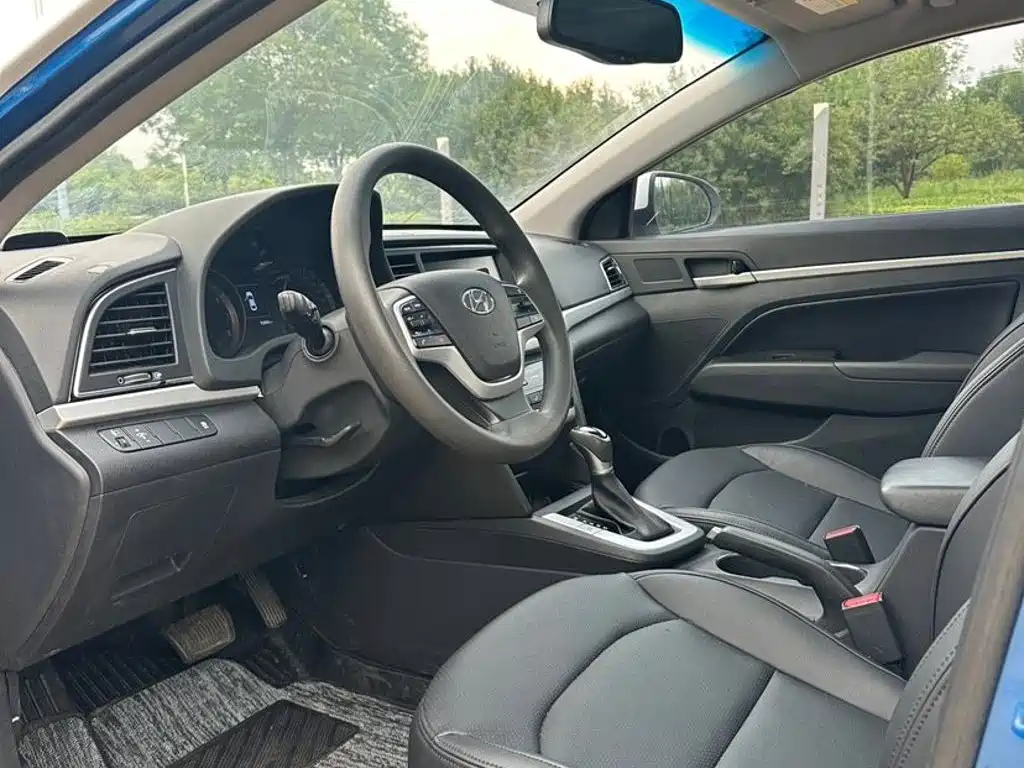 Hyundai Elantra — миниатюра 8
