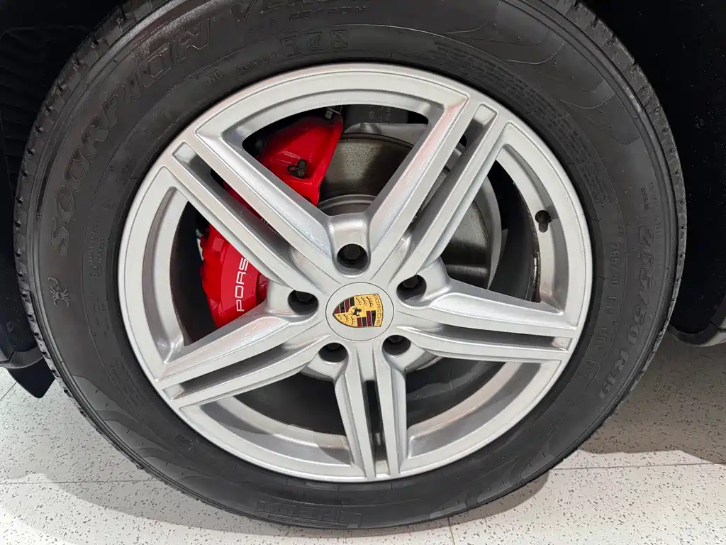 Porsche Cayenne — миниатюра 13