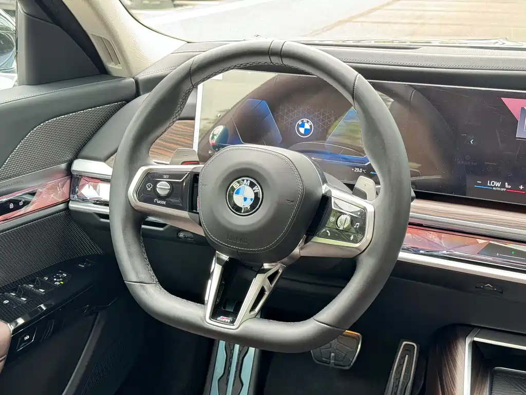 BMW 7 Series — миниатюра 16