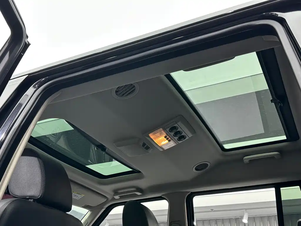 Land Rover Discovery — миниатюра 17