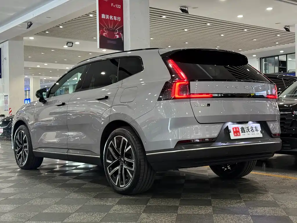 Volvo XC70 PHEV — миниатюра 4