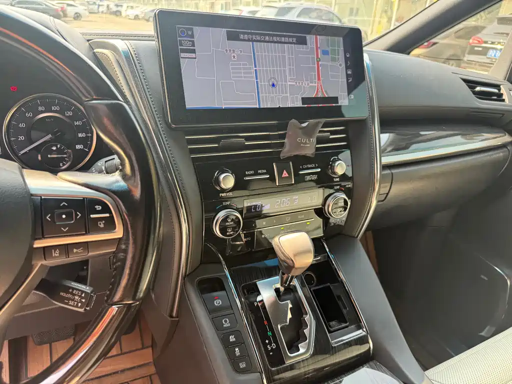 Lexus LM — миниатюра 15