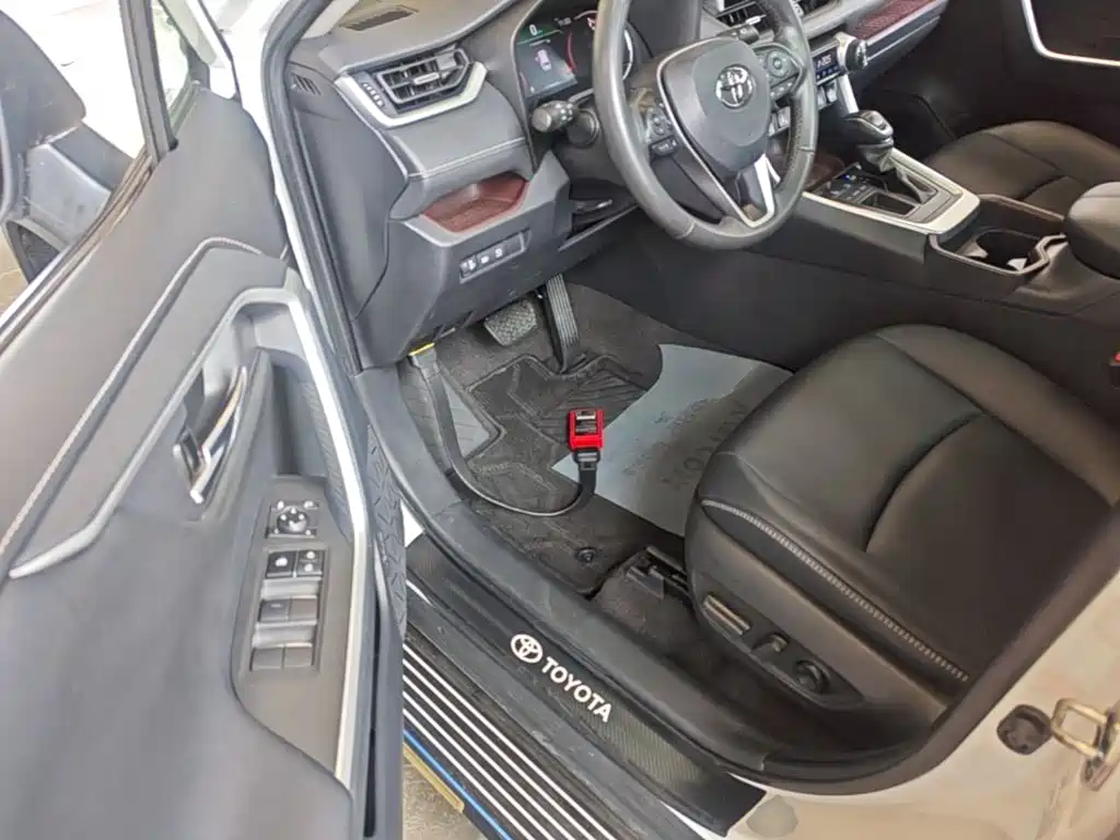 Toyota RAV4 — миниатюра 16