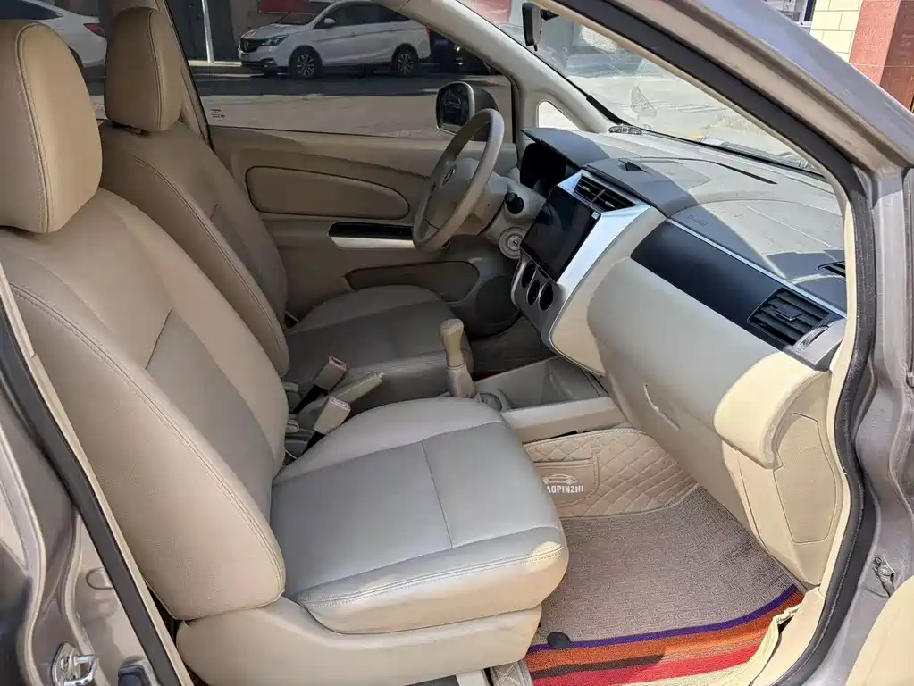 Venucia D50 1.6L Manual Luxury Edition, фото 9