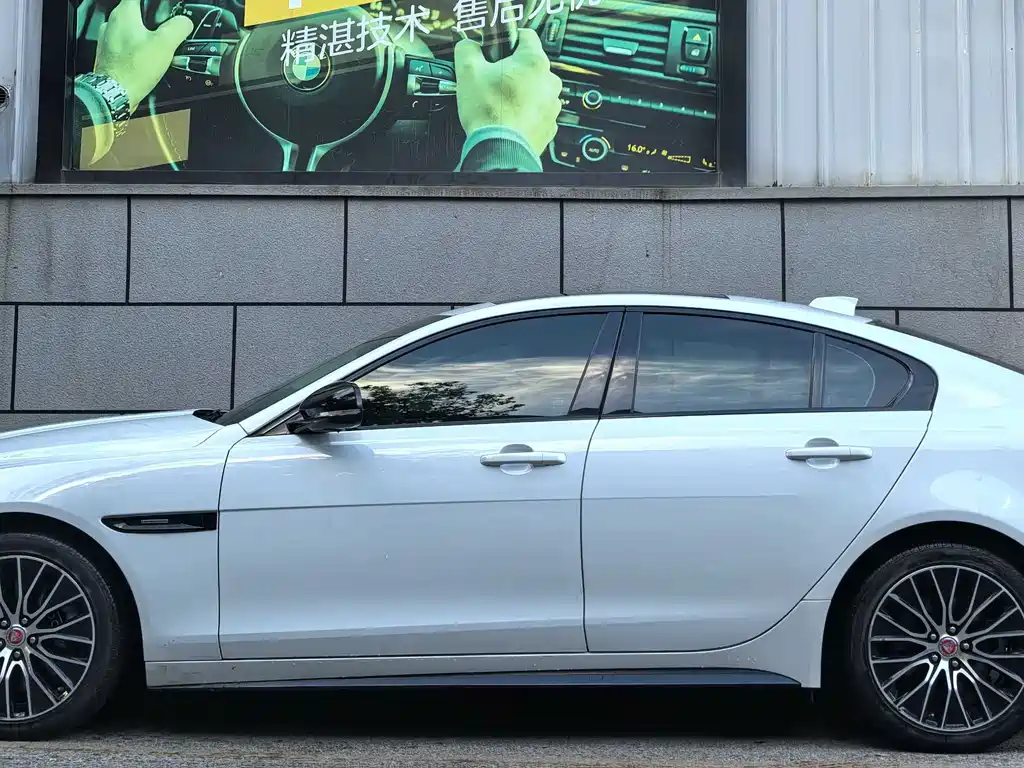 Jaguar XE — миниатюра 2