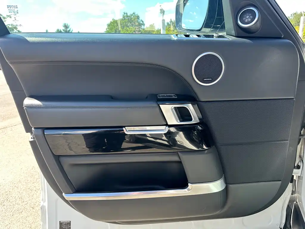 Land Rover Range Rover — миниатюра 15