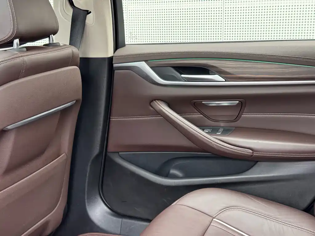 BMW 5 Series — миниатюра 31