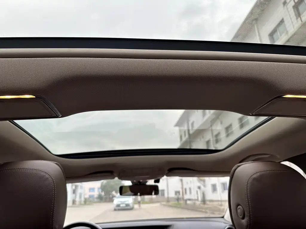 Mercedes-Benz E-Class — миниатюра 9