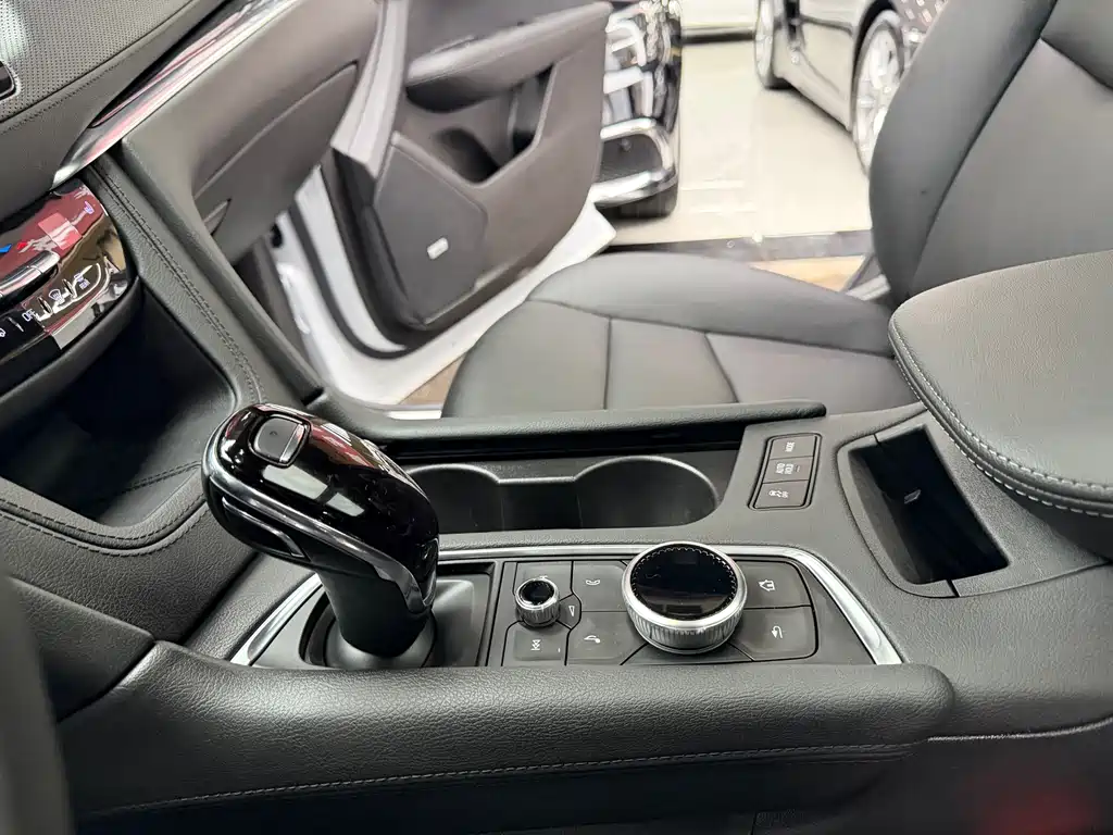 Cadillac XT5 — миниатюра 9