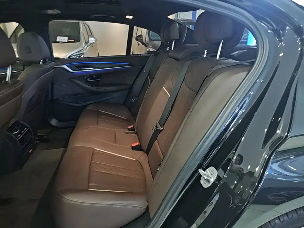 BMW 5 Series — миниатюра 17