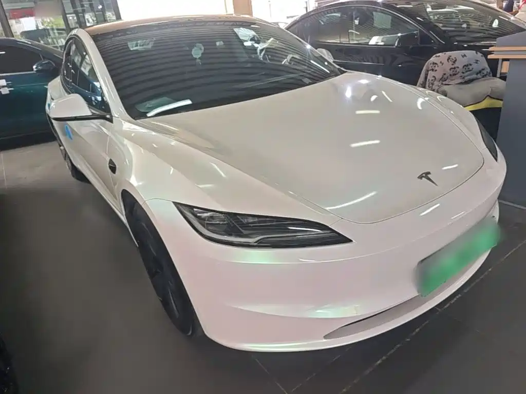 Tesla Model 3 — миниатюра 4