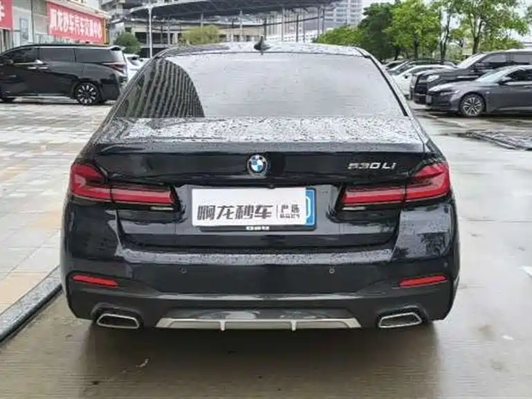 BMW 5 Series — миниатюра 7