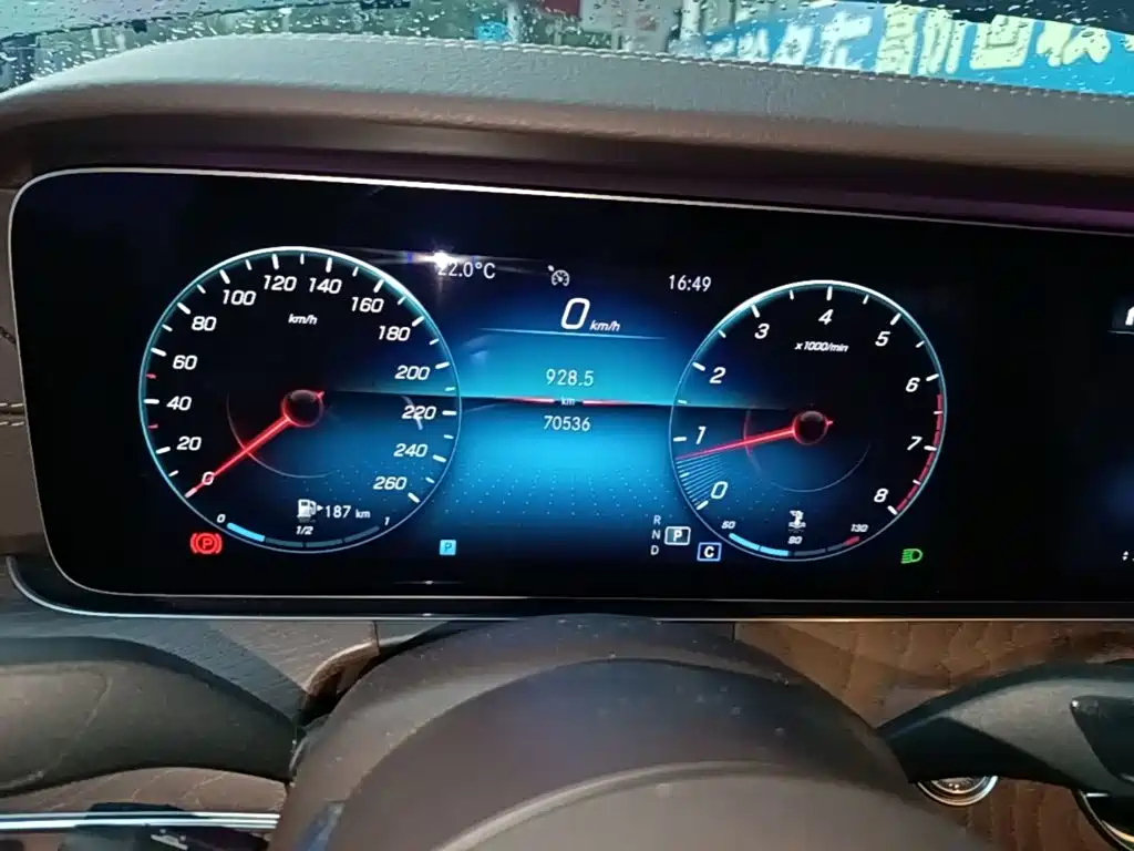 Mercedes-Benz E-Class — миниатюра 12