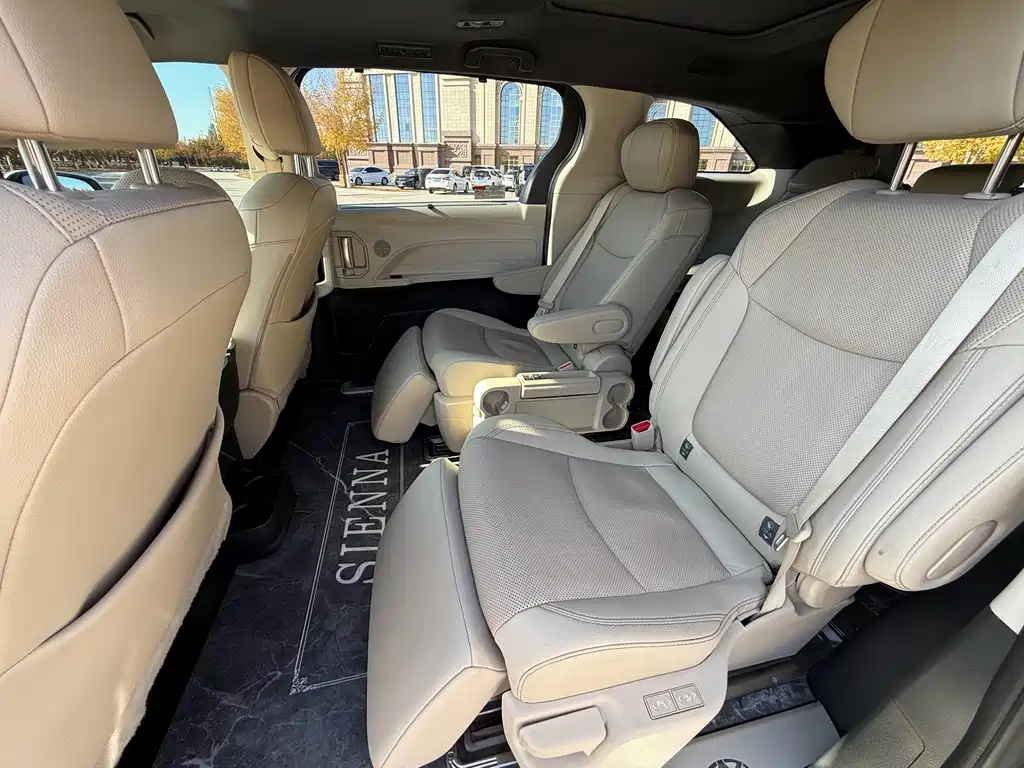 Toyota Sienna — миниатюра 5