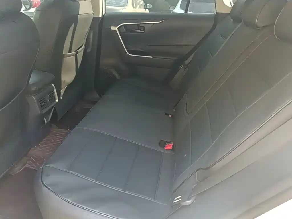 Toyota RAV4 — миниатюра 17