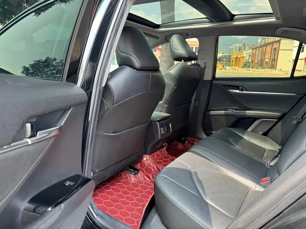 Toyota Camry — миниатюра 9