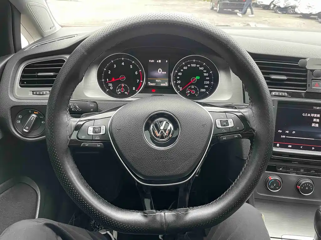 Volkswagen Golf — миниатюра 10