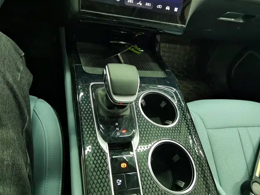 Hongqi HONGQI HS3 PHEV