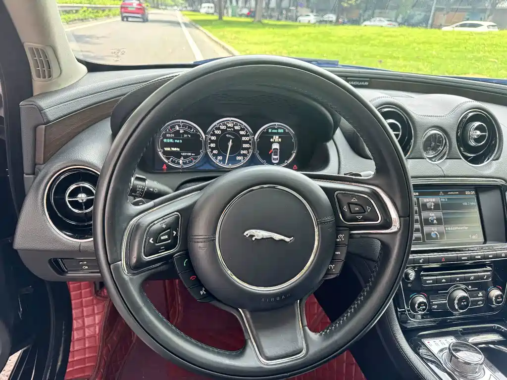 Jaguar XJ — миниатюра 17