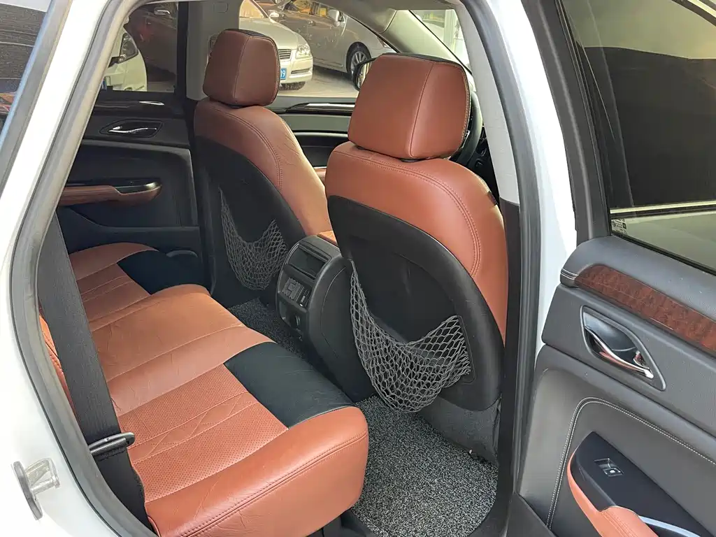 Cadillac SRX — миниатюра 16